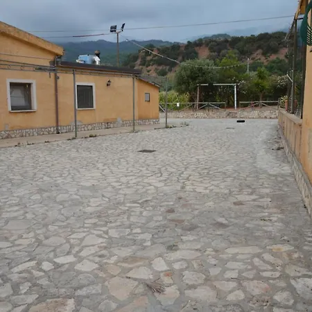 מלון דירות La Dimora Del Molo 3*